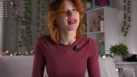 Snapshot of pebee chatting on 12, 11, 2025 Lily online show from 12, 11, 2025