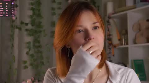 Snapshot of pebee chatting on 14, 11, 2025 Lily online show from 14, 11, 2025