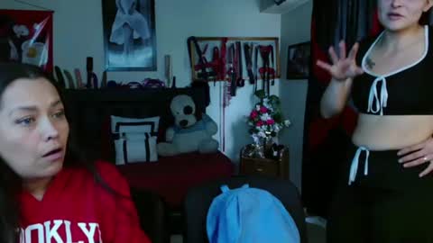 Penelope and my girlfriend Marilyn online show from 25, 6, 2026