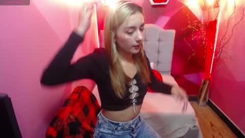 PERLA RED online show from 1, 3, 2025