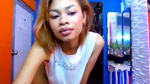 Snapshot of perla_st chatting on 8, 3, 2025 Perla online show from 8, 3, 2025