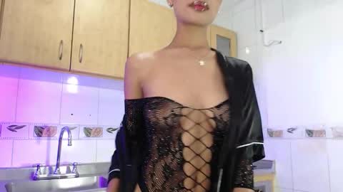 Snapshot of perla_st chatting on 22, 10, 2025 Perla online show from 22, 10, 2025