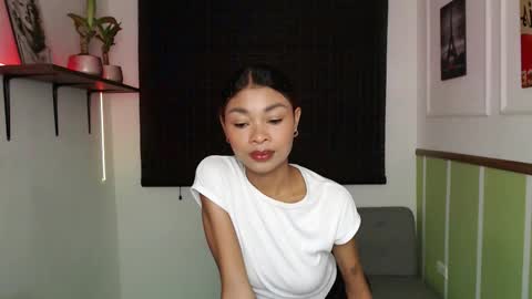 Snapshot of perla_st chatting on 8, 11, 2025 Perla online show from 8, 11, 2025