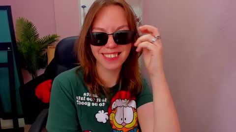 Snapshot of persinaky chatting on 17, 12, 2025 horror flying on the wings of the night.... online show from 17, 12, 2025