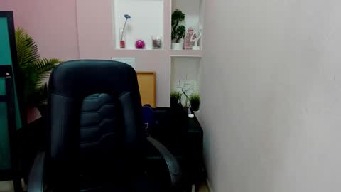 Snapshot of persinaky chatting on 11, 1, 2026 horror flying on the wings of the night.... online show from 11, 1, 2026