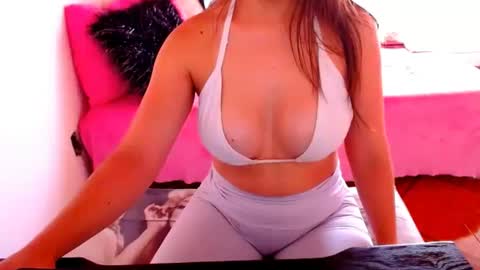 Snapshot of perverthotgirl chatting on 31, 1, 2025 linda online show from 31, 1, 2025