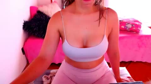 Snapshot of perverthotgirl chatting on 5, 2, 2025 linda online show from 5, 2, 2025