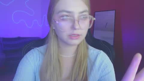 petalkiss online show from 13, 10, 2025