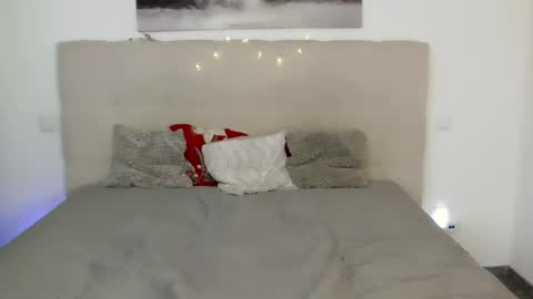 Peters Emily online show from 28, 12, 2024