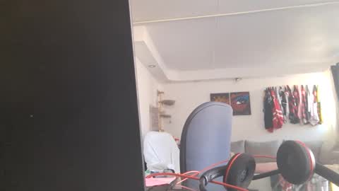 Snapshot of peterskinny24 chatting on 28, 10, 2025 ttps VF8L9ABFMref wl share online show from 28, 10, 2025