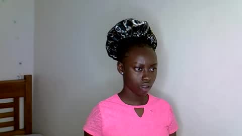 Snapshot of petite_charm chatting on 16, 4, 2026 Charm online show from 16, 4, 2026