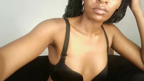 Snapshot of petite_jenn_ chatting on 3, 2, 2026 mimi online show from 3, 2, 2026