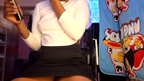 Petite loverr online show from 6, 7, 2026