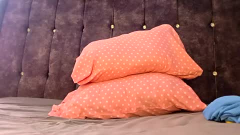 Petite loverr online show from 14, 7, 2026