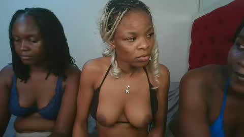 Snapshot of petite_luxe1 chatting on 23, 6, 2026 Luxe online show from 23, 6, 2026
