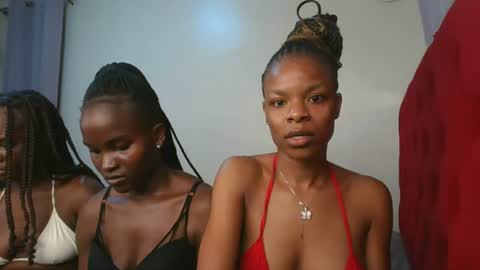 Snapshot of petite_luxe1 chatting on 12, 7, 2026 Luxe online show from 12, 7, 2026