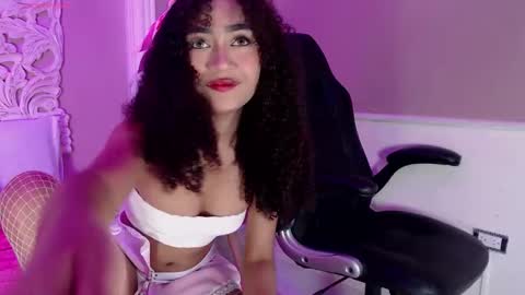 petite luxury online show from 11, 10, 2025