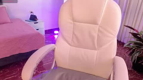 petite_molly_ online show from 12, 11, 2025