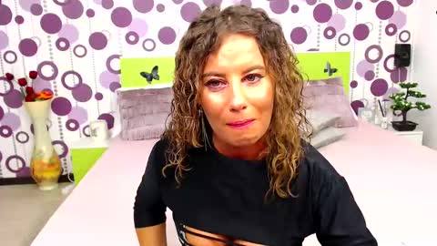 Snapshot of petitealyssa chatting on 8, 1, 2025 Alyssa online show from 8, 1, 2025