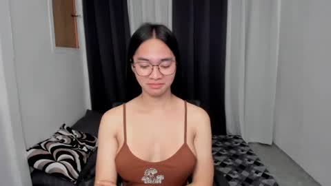 Snapshot of petiteasianmarian chatting on 14, 5, 2026 bigcock Marian online show from 14, 5, 2026
