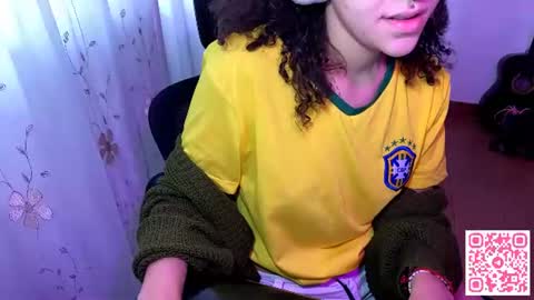 Snapshot of petitecurlybrunette chatting on 12, 6, 2026 Mlian online show from 12, 6, 2026
