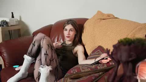 Snapshot of petitecut chatting on 11, 3, 2025 caracal online show from 11, 3, 2025