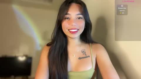 Snapshot of petitegirlx69 chatting on 1, 1, 2025 miss lisa online show from 1, 1, 2025