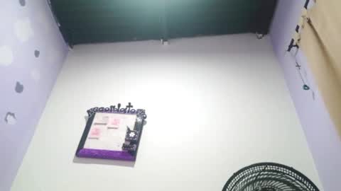 Snapshot of petiteivoryqueen chatting on 13, 12, 2024 danna online show from 13, 12, 2024