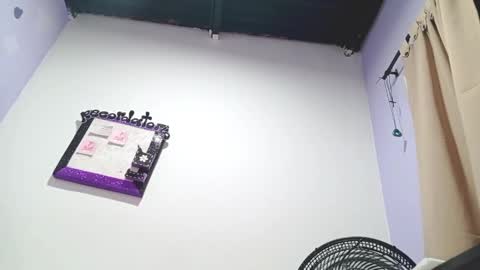 Snapshot of petiteivoryqueen chatting on 14, 12, 2024 danna online show from 14, 12, 2024