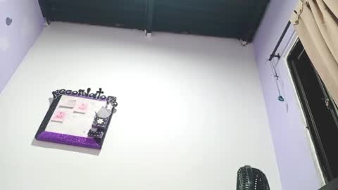 Snapshot of petiteivoryqueen chatting on 17, 12, 2024 danna online show from 17, 12, 2024