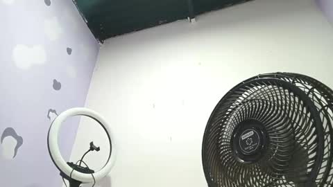 Snapshot of petiteivoryqueen chatting on 21, 1, 2025 danna online show from 21, 1, 2025