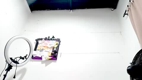 Snapshot of petiteivoryqueen chatting on 13, 9, 2025 danna online show from 13, 9, 2025