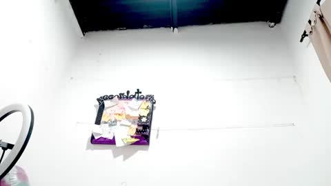 Snapshot of petiteivoryqueen chatting on 18, 9, 2025 danna online show from 18, 9, 2025