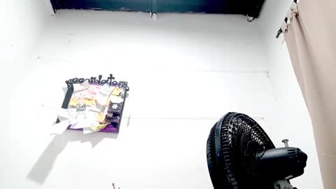 Snapshot of petiteivoryqueen chatting on 28, 9, 2025 danna online show from 28, 9, 2025