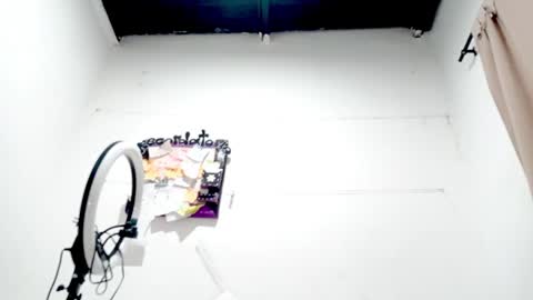 Snapshot of petiteivoryqueen chatting on 2, 10, 2025 danna online show from 2, 10, 2025