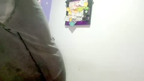 Snapshot of petiteivoryqueen chatting on 3, 8, 2026 danna online show from 3, 8, 2026