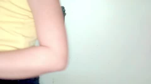 Snapshot of petiteivoryqueen chatting on 6, 8, 2026 danna online show from 6, 8, 2026