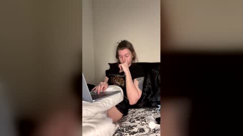 Snapshot of petiteratt chatting on 15, 4, 2026 I am very new and dont know what im doing lol online show from 15, 4, 2026