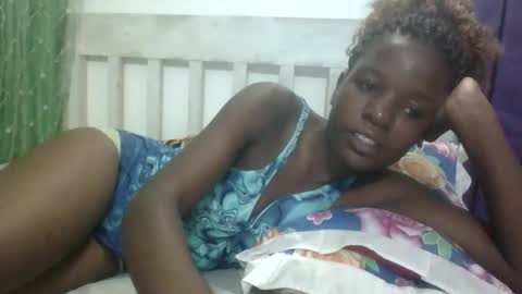 petitesweetchiq online show from 25, 10, 2025