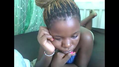 Snapshot of petitesweetchiq chatting on 13, 2, 2026 petitesweetchiq online show from 13, 2, 2026