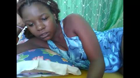 Snapshot of petitesweetchiq chatting on 22, 2, 2026 petitesweetchiq online show from 22, 2, 2026