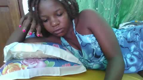 Snapshot of petitesweetchiq chatting on 23, 2, 2026 petitesweetchiq online show from 23, 2, 2026