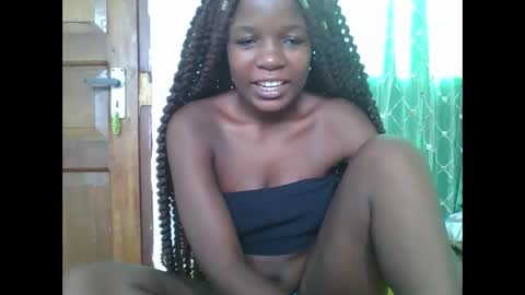 Snapshot of petitesweetchiq chatting on 28, 2, 2026 petitesweetchiq online show from 28, 2, 2026