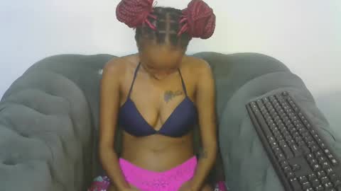 petitpearl online show from 22, 2, 2025