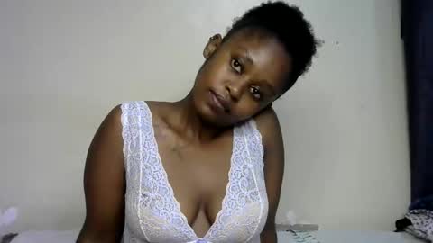 Snapshot of pettite_gal chatting on 18, 4, 2026 pettite_gal online show from 18, 4, 2026