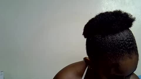 Snapshot of pettite_gal chatting on 19, 4, 2026 pettite_gal online show from 19, 4, 2026