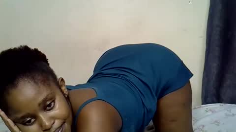 Snapshot of pettite_gal chatting on 6, 5, 2026 pettite_gal online show from 6, 5, 2026