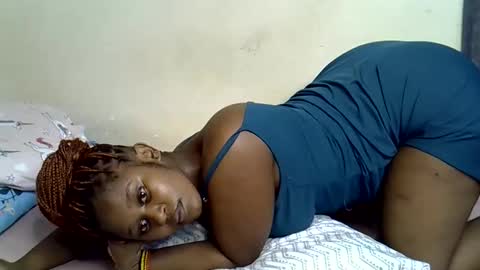 Snapshot of pettite_gal chatting on 12, 5, 2026 pettite_gal online show from 12, 5, 2026