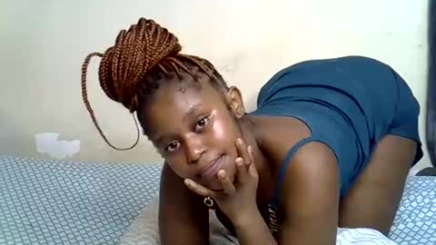 Snapshot of pettite_gal chatting on 14, 5, 2026 pettite_gal online show from 14, 5, 2026