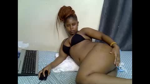 Snapshot of pettite_gal chatting on 20, 5, 2026 pettite_gal online show from 20, 5, 2026